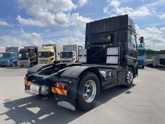 UDトラックスクオントレーラーヘッド（トラクターヘッド）大型（10t）[写真02]