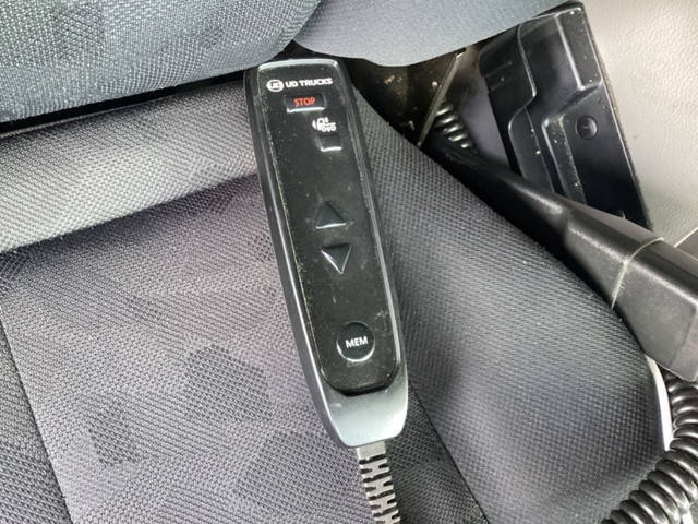UDトラックスクオントレーラーヘッド（トラクターヘッド）大型（10t）[写真22]