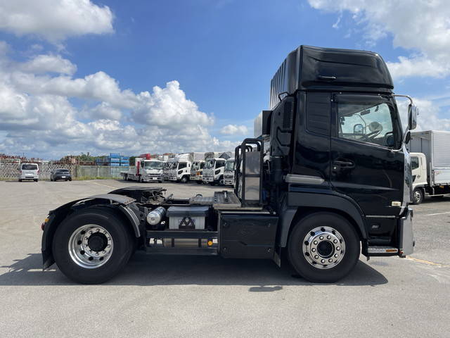 UDトラックスクオントレーラーヘッド（トラクターヘッド）大型（10t）[写真06]