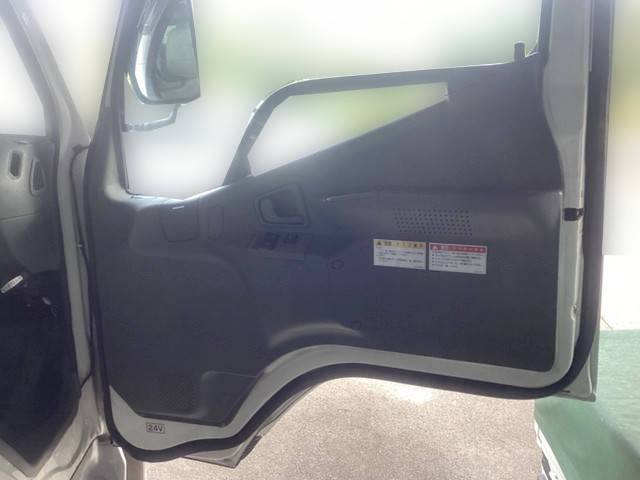 三菱ふそうキャンタークレーン4段小型（2t・3t）[写真08]