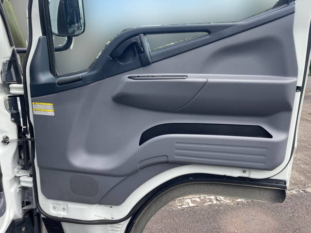 三菱ふそうキャンター平ボディ小型（2t・3t）[写真24]