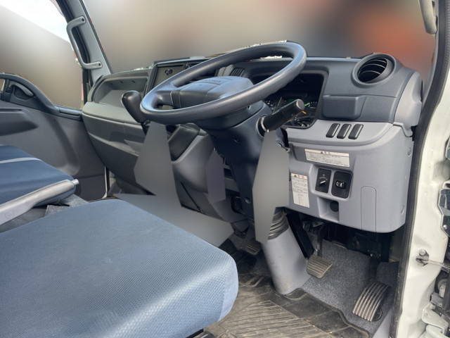 三菱ふそうキャンター平ボディ小型（2t・3t）[写真28]