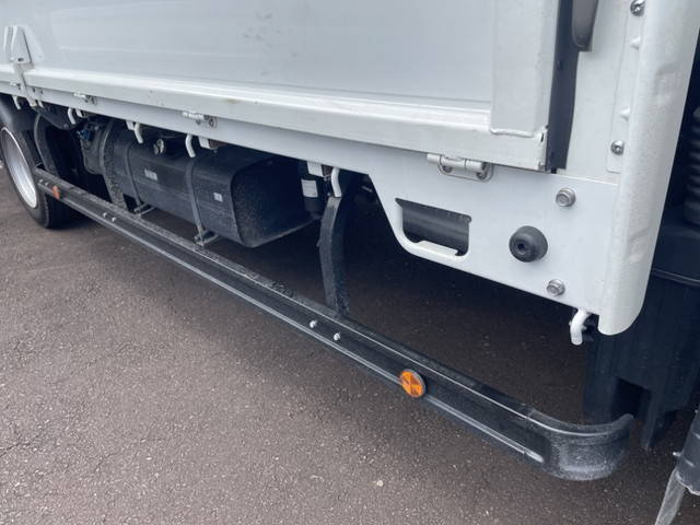 三菱ふそうキャンター平ボディ小型（2t・3t）[写真08]