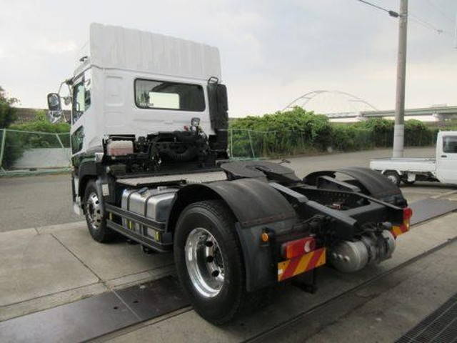 UDトラックスクオントレーラーヘッド（トラクターヘッド）大型（10t）[写真04]