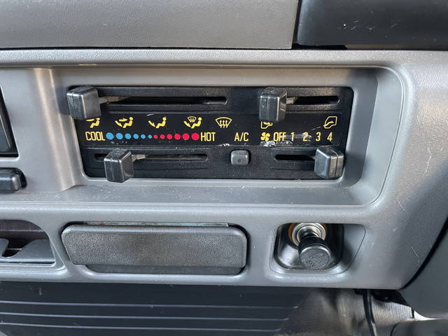 いすゞエルフセルフクレーン4段小型（2t・3t）[写真34]