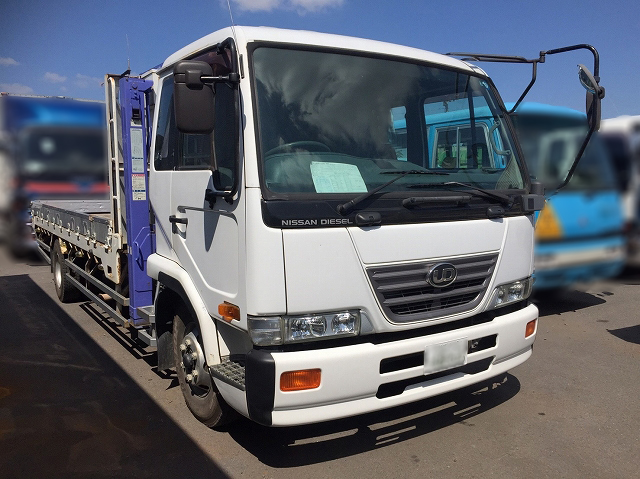 UDトラックスコンドルセルフクレーン3段中型（4t）KK-MK26A [写真01]