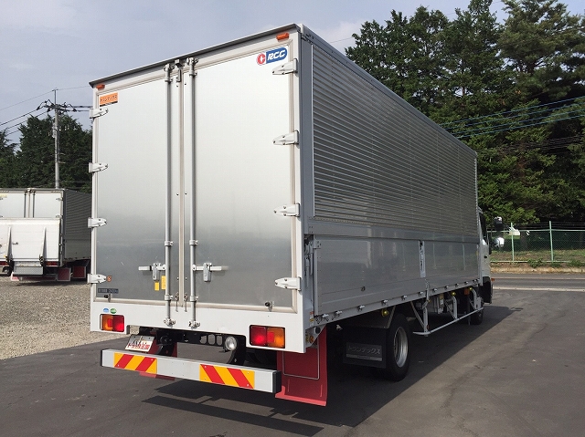 日野レンジャー冷蔵冷凍ウイング中型（4t）[写真02]