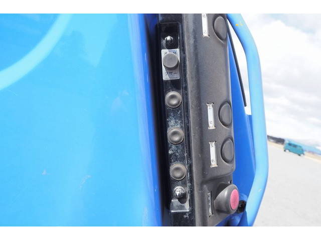 いすゞエルフパッカー車（塵芥車）小型（2t・3t）[写真31]