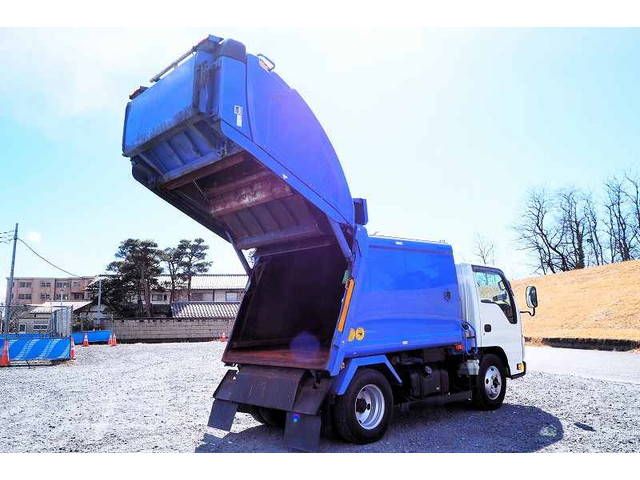 いすゞエルフパッカー車（塵芥車）小型（2t・3t）[写真04]