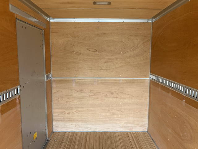 いすゞエルフアルミバン小型（2t・3t）[写真13]