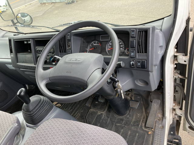 いすゞエルフアルミバン小型（2t・3t）[写真31]