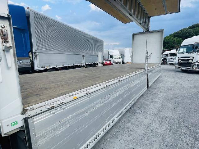 いすゞギガアルミウイング大型（10t）[写真19]