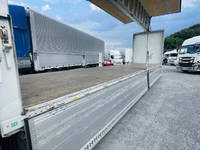 いすゞギガアルミウイング大型（10t）[写真19]