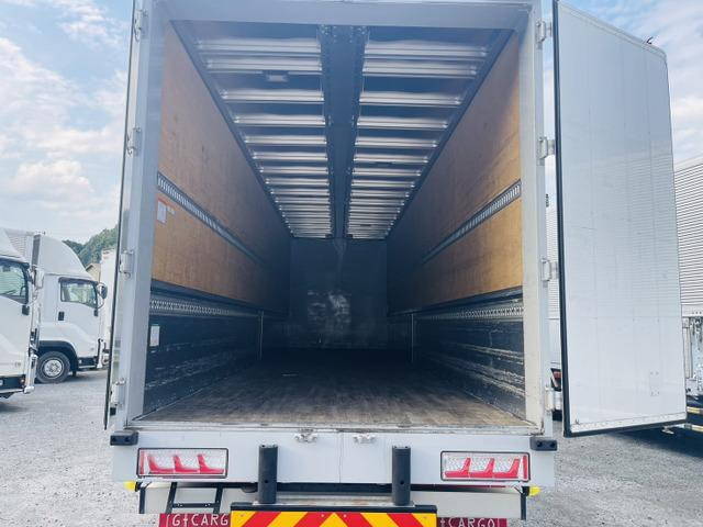 いすゞギガアルミウイング大型（10t）[写真20]