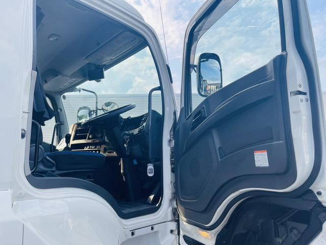 いすゞギガアルミウイング大型（10t）[写真22]