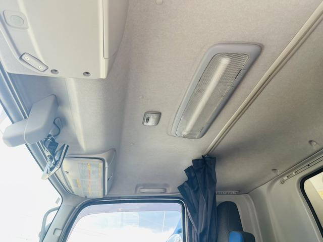 いすゞギガアルミウイング大型（10t）[写真27]