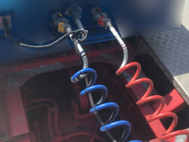 三菱ふそうスーパーグレートトレーラーヘッド（トラクターヘッド）大型（10t）[写真10]