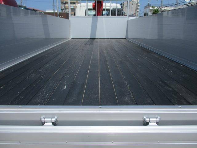 三菱ふそうファイタークレーン4段増トン（6t・8t）[写真13]