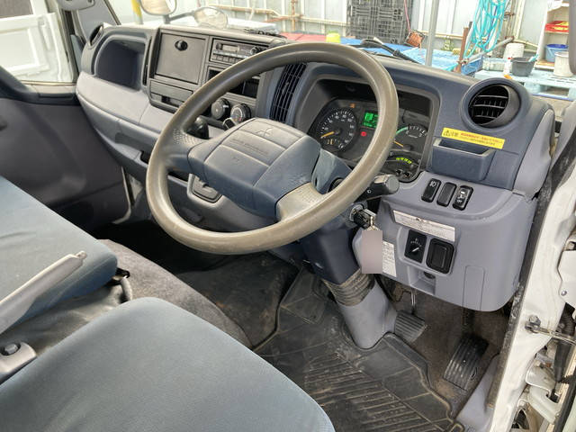 三菱ふそうキャンター平ボディ小型（2t・3t）[写真32]