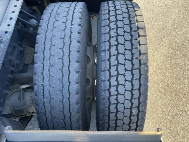 日野プロフィアトレーラーヘッド（トラクターヘッド）大型（10t）[写真17]