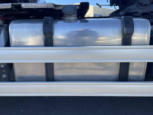 日野プロフィアトレーラーヘッド（トラクターヘッド）大型（10t）[写真18]