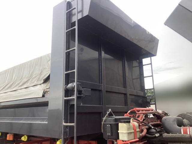 UDトラックスクオンダンプ大型（10t）[写真15]