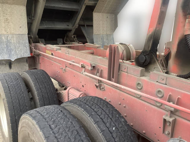 UDトラックスクオンダンプ大型（10t）[写真22]