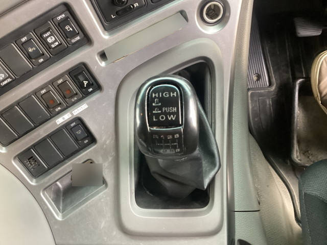 UDトラックスクオンダンプ大型（10t）[写真34]