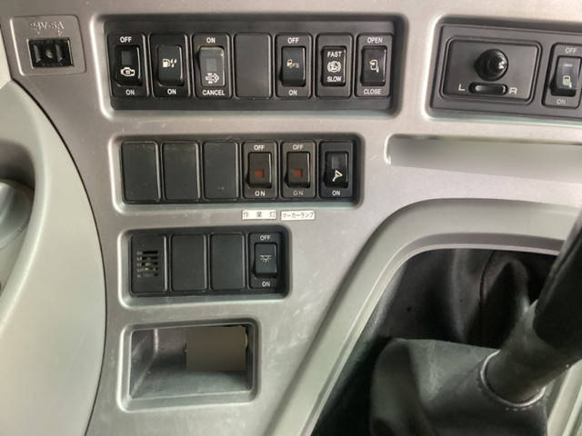 UDトラックスクオンダンプ大型（10t）[写真37]