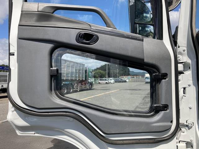 三菱ふそうスーパーグレートセルフクレーン4段大型（10t）[写真28]