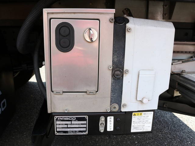 三菱ふそうキャンターアルミバン小型（2t・3t）[写真22]