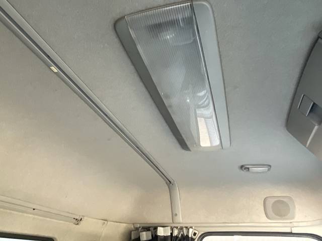 UDトラックスクオンアルミウイング大型（10t）[写真30]