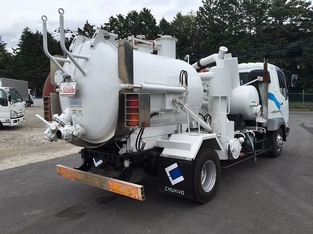 三菱ふそうファイター汚泥吸引車中型（4t）[写真02]