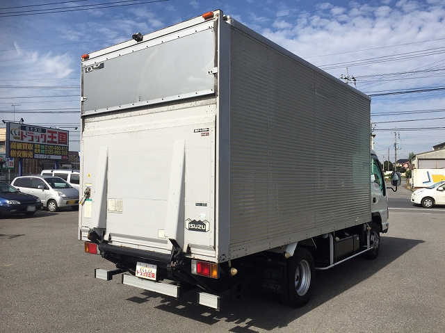 いすゞエルフアルミバン小型（2t・3t）[写真02]