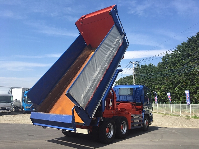 いすゞギガダンプ大型（10t）[写真02]