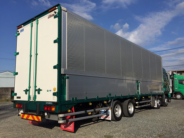 いすゞギガアルミウイング大型（10t）[写真02]