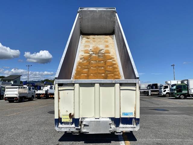 いすゞギガ深ダンプ（土砂禁ダンプ）大型（10t）[写真11]