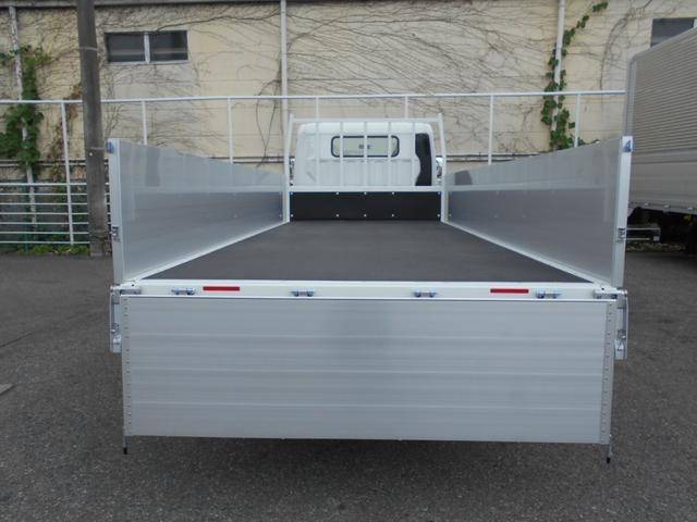 三菱ふそうキャンターアルミブロック小型（2t・3t）[写真09]