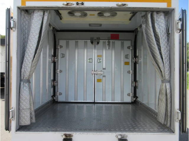 いすゞエルフ冷凍車（冷蔵車）小型（2t・3t）[写真19]