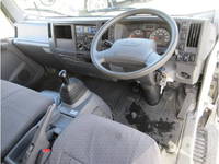 いすゞエルフ冷凍車（冷蔵車）小型（2t・3t）[写真08]