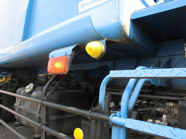 いすゞフォワードパッカー車（塵芥車）増トン（6t・8t）[写真21]