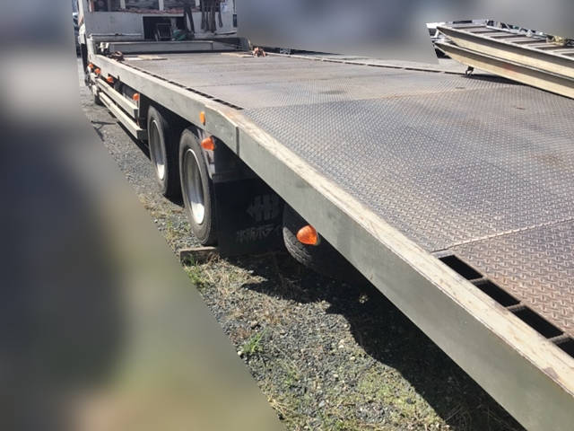 三菱ふそうスーパーグレート平ボディ大型（10t）[写真02]