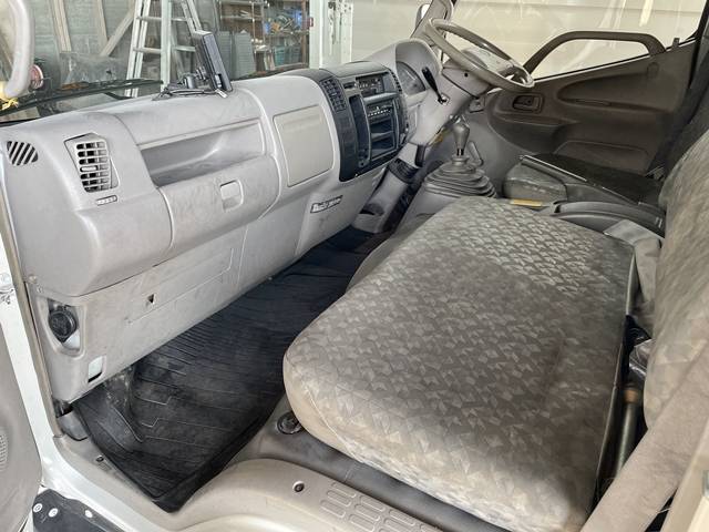 日野デュトロアルミバン小型（2t・3t）[写真31]