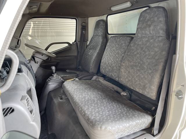 日野デュトロアルミバン小型（2t・3t）[写真32]