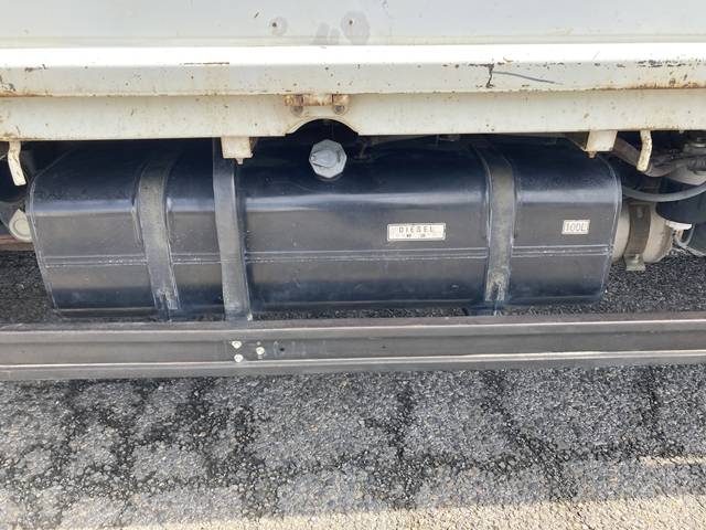 三菱ふそうキャンター平ボディ小型（2t・3t）[写真14]