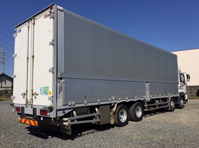 いすゞギガアルミウイング大型（10t）[写真02]