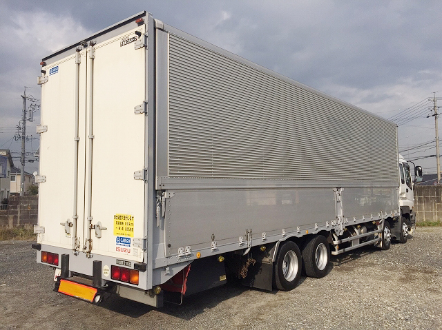 いすゞギガアルミウイング大型（10t）[写真02]