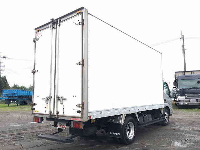 日野デュトロパネルバン小型（2t・3t）[写真02]