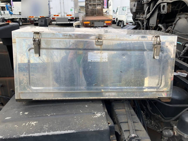 UDトラックスクオン深ダンプ（土砂禁ダンプ）大型（10t）[写真21]