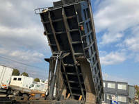 UDトラックスクオン深ダンプ（土砂禁ダンプ）大型（10t）[写真23]